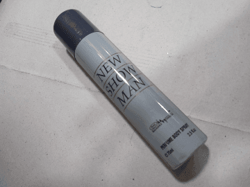 New show man bodyspray